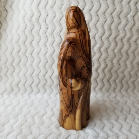 Olive Wood Biblical Holy Family Representation Hand Carved in Bethlehem - Picture 4 of 10